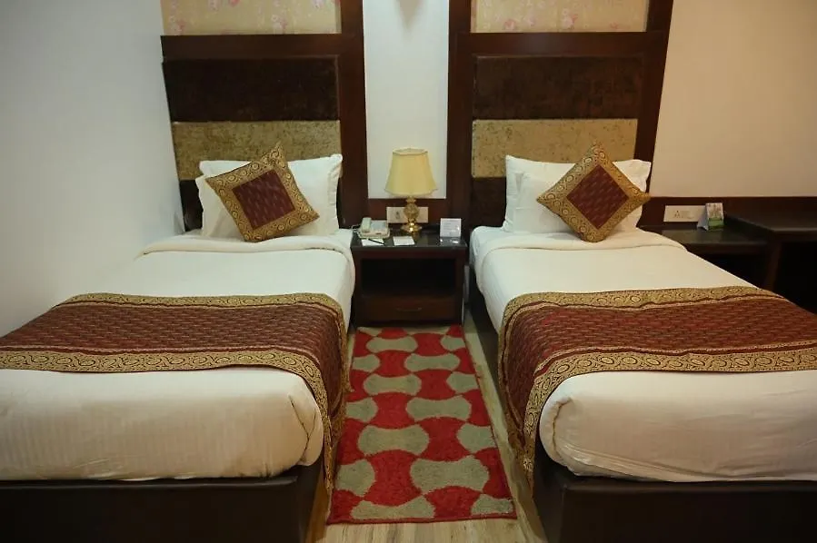 Square Inn Hotel,ורנאסי מלון ורנאסי