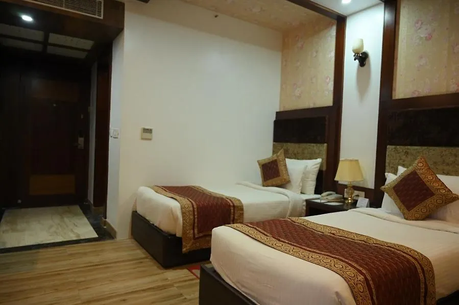 Square Inn Hotel,ורנאסי ורנאסי