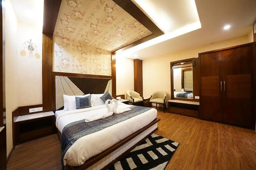 מלון Square Inn Hotel,ורנאסי