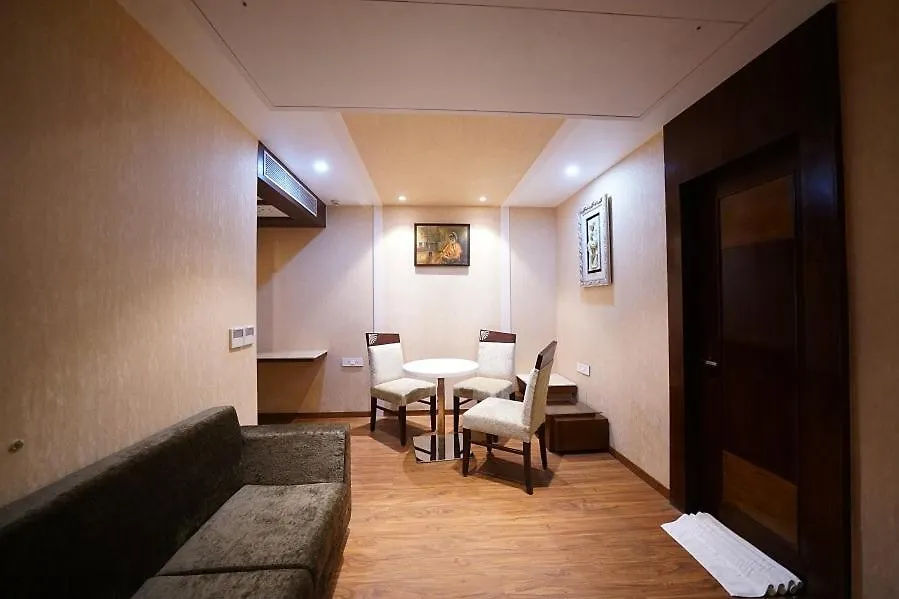 Square Inn Hotel,ורנאסי 3*, ורנאסי