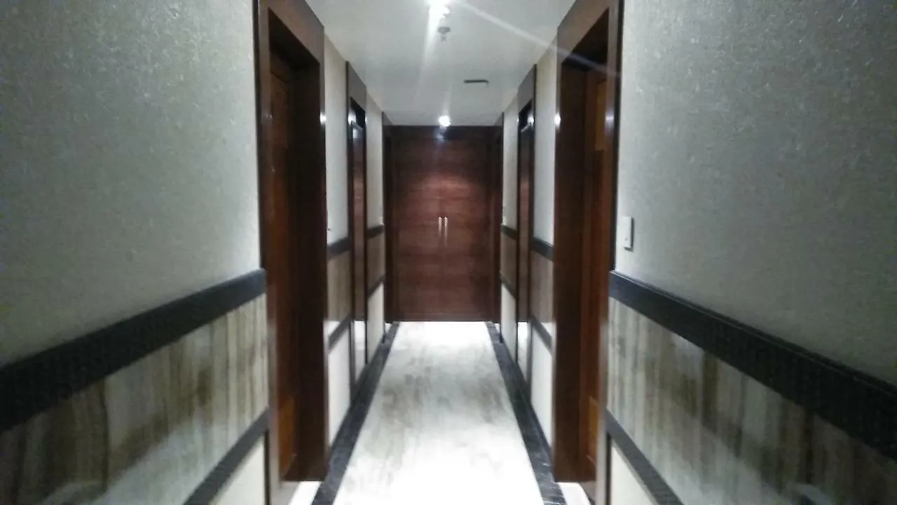 Square Inn Hotel,ורנאסי ורנאסי
