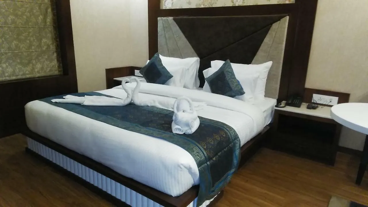 Square Inn Hotel,ורנאסי
