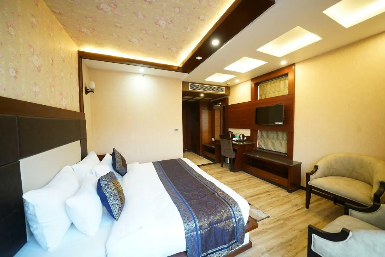 Square Inn Hotel,ורנאסי