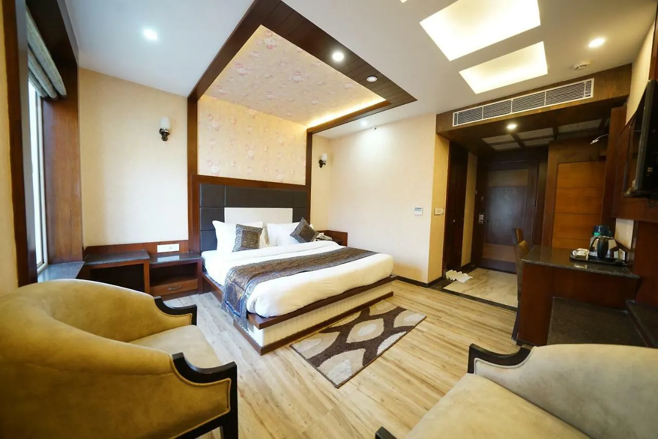 Square Inn Hotel,ורנאסי 3*, ורנאסי