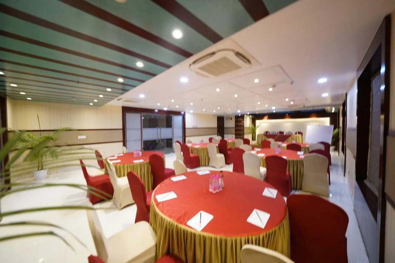 Square Inn Hotel,ורנאסי מלון ורנאסי