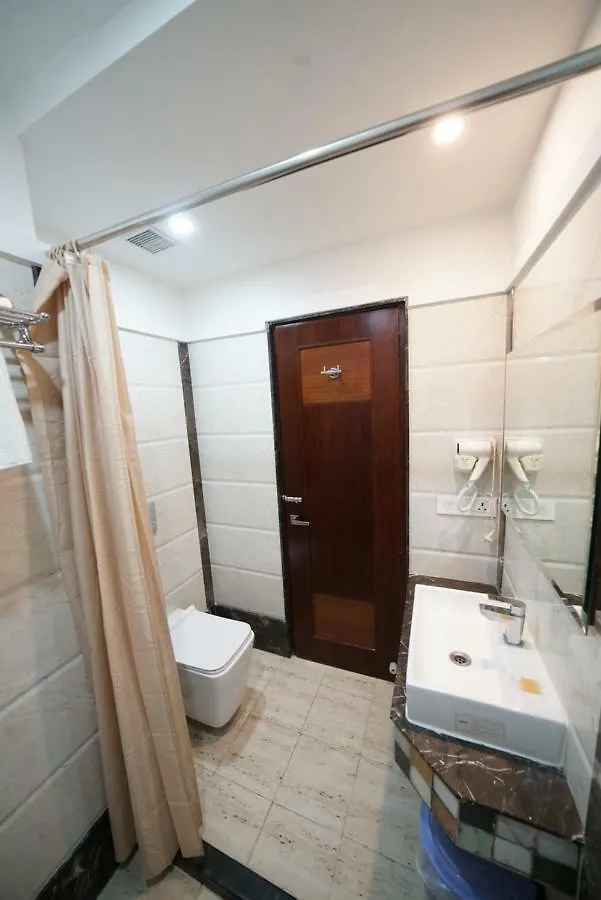 Square Inn Hotel,ורנאסי ורנאסי
