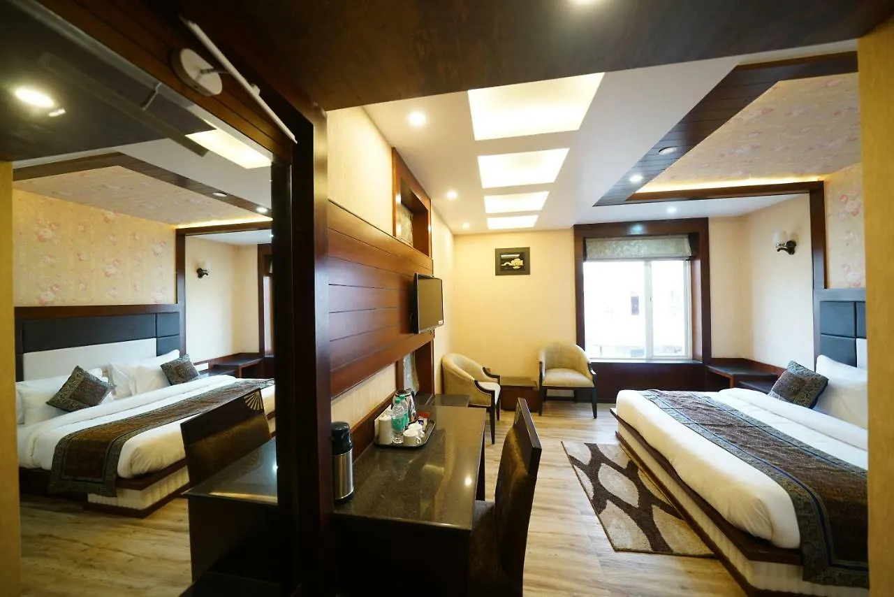 מלון Square Inn Hotel,ורנאסי