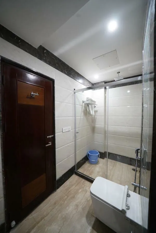 Square Inn Hotel,ורנאסי 3*, ורנאסי